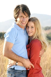 L-R: Daniel (Roman Rossa) und Julia (Susanne Gärtner)