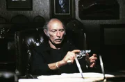 Bob Hauk (Lee Van Cleef)
