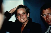 Prinzessin Diana gut gelaunt nach einem Pressetermin.