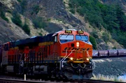 Amerikaner sind freundliche Menschen - der Lokführer des Güterzugs grüßt das Eisenbahn-Romantik Team. Amerikaner sind freundliche Menschen - der Lokführer des Güterzugs grüßt das Eisenbahn-Romantik Team.