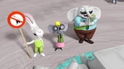 Rudi, Henrietta und Bürgermeister Magnus bewundern die schönen Luftballons über Windhausen.
