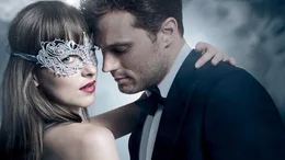 Anastasia (Dakota Johnson) l&auml;sst sich wieder auf Christian (Jamie Dornan) ein - doch dieses Mal wei&szlig; sie genau, was sie will...