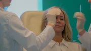 In Beverly Hills ist eine Botox-Session in der Mittagspause nicht unüblich. In Beverly Hills ist eine Botox-Session in der Mittagspause nicht unüblich.