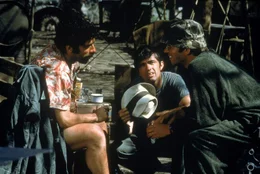 Elliott Gould (l.), Donald Sutherland (r.)