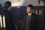 Das BAU-Team wird nach Portland, Oregon gerufen, um eine Mordserie aufzuklären. Bei den Ermittlungen treffen sie auf Ben Foster (Bug Hall, r.) und einen Priester (Ivar Brogger, l.). Das BAU-Team wird nach Portland, Oregon gerufen, um eine Mordserie aufzuklären. Bei den Ermittlungen treffen sie auf Ben Foster (Bug Hall, r.) und einen Priester (Ivar Brogger, l.).