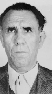 Gaetano Badalamenti, ein einflussreiches Mafiamitglied und in den USA wegen Drogenhandels inhaftiert, wird 24 Jahre nach der Tat f&uuml;r den Mord an Peppino Impastato verurteilt.