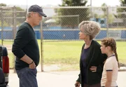 (v.l.n.r.) Coach Dale Ballard (Craig T. Nelson); Meemaw (Annie Potts); Missy (Raegan Revord)