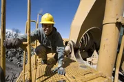 USA, Washington, Monroe, Portrait of Host Mike Rowe during Dirty Jobs shoot at Five Mile Quarry
