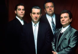 L-R: Henry (Ray Liotta), Jimmy (Robert De Niro), Paulie (Paul Sorvino) und Tommy (Joe Pesci) kennen keine Skrupel.
