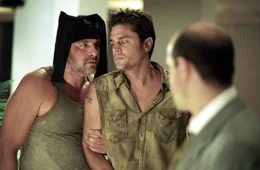 Immer da, wo Snake Dupree (Tom Sizemore, l.) und Eddie Leadbetter (Johnny Knoxville, M.) auftauchen, ist das Chaos vorprogrammiert &hellip;; Immer da, wo Snake Dupree (Tom Sizemore, l.) und Eddie Leadbetter (Johnny Knoxville, M.) auftauchen, ist das Chaos vorprogrammiert