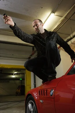 Chev Chelios (Jason Statham) steht unter der Wirkung eines Gifts, dass binnen einer Stunde t&ouml;dlich wirkt. Lediglich andauernde Adrenalinst&ouml;&szlig;e k&ouml;nnen ihn noch retten. Besser, es stellt sich ihm niemand in den Weg...