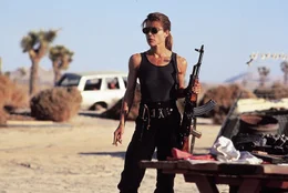 Nur eine Person kennt das Datum, an dem ein furchtbarer Nuklear-Krieg das Leben auf der Erde radikal &auml;ndern und die Knechtschaft der Cyborgs einleiten wird: Sarah Connor (Linda Hamilton) ist f&uuml;r diesen Tag gewappnet. Es ist der 29. August 1997!
