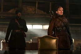 L-R: Shola (Djimon Hounsou) und Orlando Oxford (Ralph Fiennes)