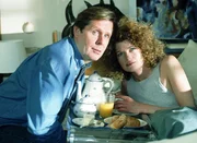 Stefan (Sigmar Solbach) und Vanessa (Denise Virieux) k&ouml;nnen sich nur heimlich treffen...