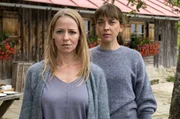 Gegens&auml;tzliche Schwestern: Anw&auml;ltin Lisa (Theresa Scholze) und Bergb&auml;uerin Marie (Catherine Bode).
