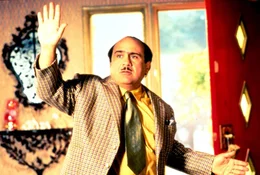 Mr. Wurmwald (Danny DeVito) kann sein Ungl&uuml;ck nicht begreifen: Seine Tochter, sein eigen Fleisch und Blut, liest B&uuml;cher!