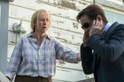 Weiß Rebecca (Amanda Burke, l.) was ihr Sohn Mulder (David Duchovny, r.) antut und vor allem wie?