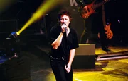 Dank Jupps Einfallsreichtum kann das Konzert doch noch stattfinden: Wolfgang Niedecken gibt sein Bestes!