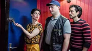 Michelle und ihr Team rücken im Lokal von Barbesitzer Benno Neuner an; Im Bild (v.li.): Zeynep Buyrac (Mira Petrenko), Manuel Sefciuc (Valentin), Stefano Bernardin (Fernando)