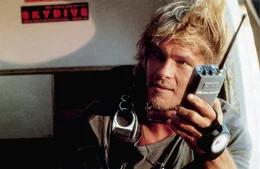 Der charismatische Surfer Bohdi (Patrick Swayze) ist der Kopf der Bande.
