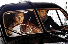 Andrew (Scott Eastwood, l.) und Garett Forster (Freddie Thorp) werden verfolgt...