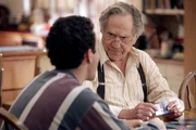 Barry Goldberg (Troy Gentile, l.); Albert "Pops" Solomon (George Segal, r.)