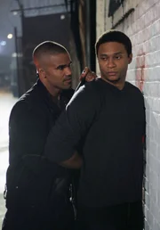 L-R: Derek Morgan (Shemar Moore) und Wakeland (David Ramsey)