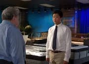 Harv (George Wendt, l.); Eddie Huang (Hudson Yang, r.)