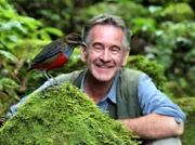 Autor Nigel Marven mit einer Bartpitta.