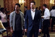 Oliver (Brandon Jay McLaren, r.), Eric (Luke Roberts)