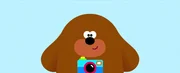Duggee und die Quirlies machen ein Familienfoto. Duggee und die Quirlies machen ein Familienfoto.