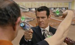Agent K, jung (Josh Brolin)
