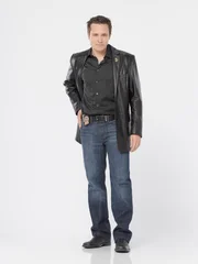 (2. Staffel) - Immer wieder kann Kevin Ryan (Seamus Dever) mit seltsamen Fakten und Einsichten zur Lösung eines Falles beisteuern.