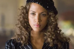 Ist nicht leicht zu durchschauen: die wundersch&ouml;ne Genevi&egrave;ve (No&eacute;mie Lenoir) ...