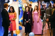 NELLA FOTO, DA SINISTRA: KATLIN MASTANDREA (ASHLEY), EDEN SHER (SUE HECK) NELLA FOTO, DA SINISTRA: KATLIN MASTANDREA (ASHLEY), EDEN SHER (SUE HECK)