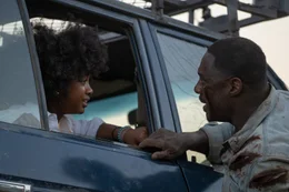 Norah Samuels (Leah Jeffries) und Dr. Nate Samuels (Idris Elba)