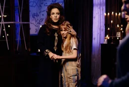 Die Zaubertante von Sally und Gillian, Tante Frances (Stochard Channing).
