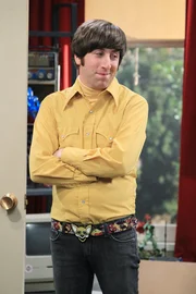 Hat Schwierigkeiten damit, aus dem Haus seiner Mutter auszuziehen: Howard (Simon Helberg) ...
