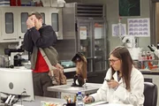 Die Zusammenarbeit an der gleichen Universit&auml;t endet f&uuml;r Sheldon (Jim Parsons, l.) und Amy (Mayim Bialik, r.) in einem gewaltigen Streit ...