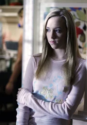 Julie (Andrea Bowen) muss eine Hausarbeit anfertigen und bittet Austin um Hilfe, nachdem sie die Sicherung ihres Hauses durchgebrannt hat ... Julie (Andrea Bowen) muss eine Hausarbeit anfertigen und bittet Austin um Hilfe, nachdem sie die Sicherung ihres Hauses durchgebrannt hat ...