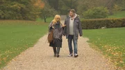 Julia Leischik (l.) macht sich auf den Weg nach Norwegen, um den Bruder von Angelika und Michelle zu finden ...