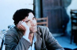 FILMBILD / T: Postmann, Der / Il Postino D: Massimo Troisi R: Michael Radford P: F/I/B J: 1994 PO: Szenenbild RU: Romanze/Liebesfilm DA:  Filmstill // HANDOUT / EDITORIAL USE ONLY! / Please note: Fees charged by the agency are for the agency&rsquo;s services only, and do not, nor are they intended to, convey to the user any ownership of Copyright or License in the material. The agency does not claim any ownership including but not limited to Copyright or License in the attached material. By publishing this material you expressly agree to indemnify and to hold the agency and its directors, shareholders and employees harmless from any loss, claims, damages, demands, expenses (including legal fees), or any causes of action or allegation against the agency arising out of or connected in any way with publication of the material.