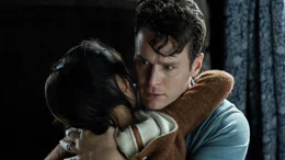 Wen (Kristen Cui) und Andrew (Ben Aldridge)