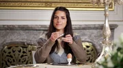 Im Speisesaal von Schloss Bückeburg fragt sich Moderatorin Clarissa, was es mit dem Salz auf unserem Frühstücks-Ei auf sich hat. Im Speisesaal von Schloss Bückeburg fragt sich Moderatorin Clarissa, was es mit dem Salz auf unserem Frühstücks-Ei auf sich hat.