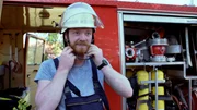 In der Freiwilligen Feuerwehr seines Dorfes erlebt Marvin die schönste Zeit seiner Jugend. Sie prägt auch seinen Berufswunsch nach dem Abitur. Er verpflichtet sich für 12 Jahre bei der Bundeswehr.