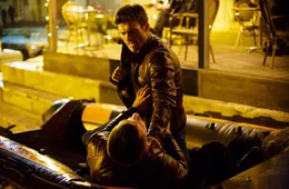 Andrew Foster (Scott Eastwood)