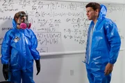 Dr. Brennan (Emily Deschanel, l.); Booth (David Boreanaz, r.)