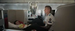 Toni Kroos mit Kind   +++ Die Verwendung des sendungsbezogenen Materials ist nur mit dem Hinweis und Verlinkung auf RTL+ gestattet. +++