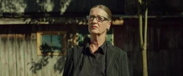 Doch als eine Inspektorin (Claire Gagnon) des staatlichen Gesundheitsamtes auf die "Coco Farm" kommt und sie wegen gesetzlicher Verst&ouml;&szlig;e stilllegen lassen will, scheint alles verloren.