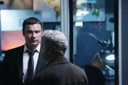 In der heutigen Folge wird der vom CSI-Team ungeliebte Ersatz-Einsatzleiter Michael Keppler (Liev Schreiber, l.) ein letztes Mal ermitteln. Dann kehrt Einsatzleiter Gil Grissom (William Petersen) aus seinem akademischen Urlaub zurück und übernimmt wieder die Führung der 'Crime Scene Investigation' von Las Vegas. In der heutigen Folge wird der vom CSI-Team ungeliebte Ersatz-Einsatzleiter Michael Keppler (Liev Schreiber, l.) ein letztes Mal ermitteln. Dann kehrt Einsatzleiter Gil Grissom (William Petersen) aus seinem akademischen Urlaub zurück und übernimmt wieder die Führung der 'Crime Scene Investigation' von Las Vegas.
